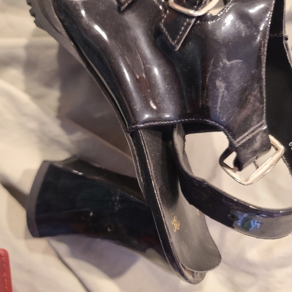 John fluevog vintage strap sandals.  Size 7. - Picture 4 of 8